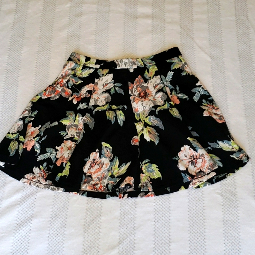 Lush mini skirt